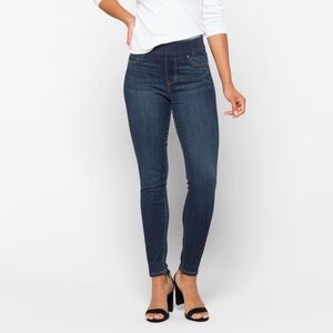 Liverpool
Elizabeth Super Skinny Jean